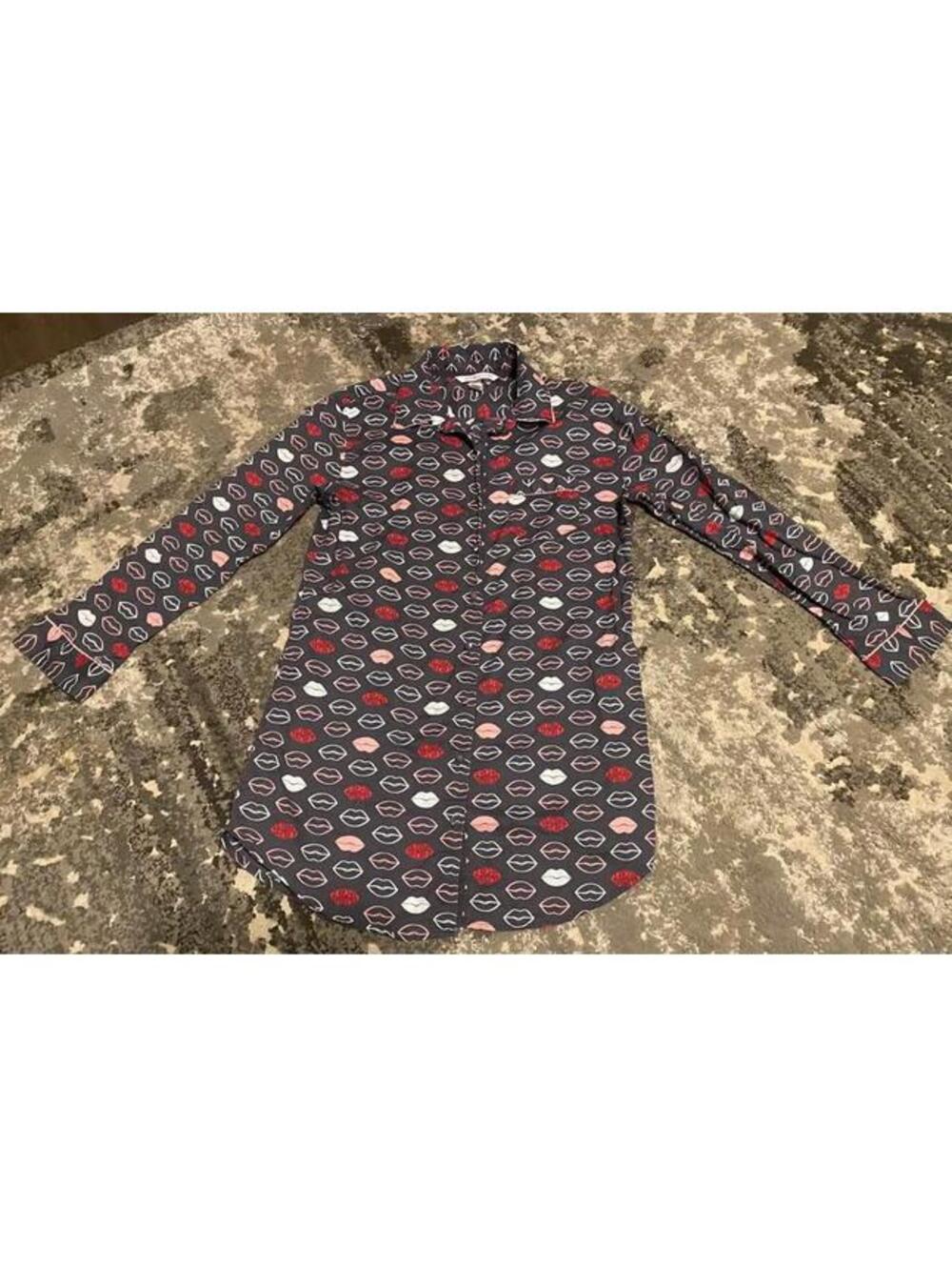 Victoria's Secret Playful Lip Print Button-Up Shirt Sm